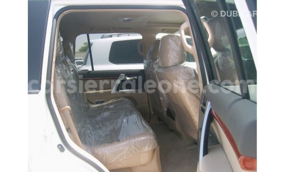 Buy Import Toyota Land Cruiser White Car in Import - Dubai in Kailahun Buy Import Toyota Land Cruiser White Car in Import - Dubai in Kailahun