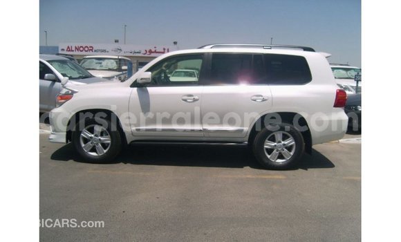 Buy Import Toyota Land Cruiser White Car in Import - Dubai in Kailahun Buy Import Toyota Land Cruiser White Car in Import - Dubai in Kailahun