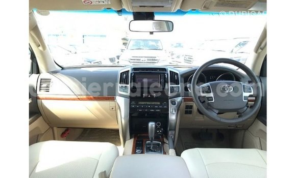 Buy Import Toyota Land Cruiser White Car in Import - Dubai in Kailahun Buy Import Toyota Land Cruiser White Car in Import - Dubai in Kailahun