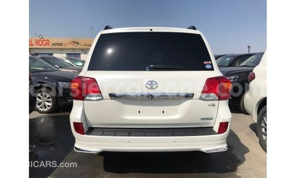 Buy Import Toyota Land Cruiser White Car in Import - Dubai in Kailahun Buy Import Toyota Land Cruiser White Car in Import - Dubai in Kailahun