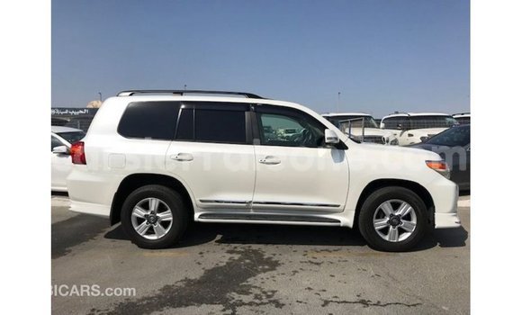 Buy Import Toyota Land Cruiser White Car in Import - Dubai in Kailahun Buy Import Toyota Land Cruiser White Car in Import - Dubai in Kailahun