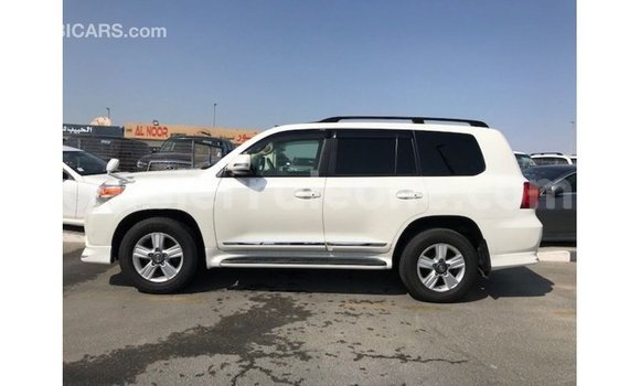 Buy Import Toyota Land Cruiser White Car in Import - Dubai in Kailahun Buy Import Toyota Land Cruiser White Car in Import - Dubai in Kailahun