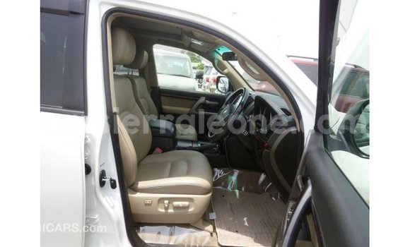 Buy Import Toyota Land Cruiser White Car in Import - Dubai in Kailahun Buy Import Toyota Land Cruiser White Car in Import - Dubai in Kailahun