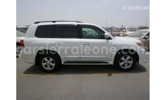 Buy Import Toyota Land Cruiser White Car in Import - Dubai in Kailahun Buy Import Toyota Land Cruiser White Car in Import - Dubai in Kailahun