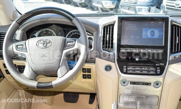 Buy Import Toyota Land Cruiser White Car in Import - Dubai in Kailahun Buy Import Toyota Land Cruiser White Car in Import - Dubai in Kailahun