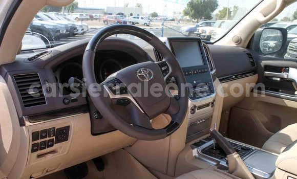Buy Import Toyota Land Cruiser White Car in Import - Dubai in Kailahun Buy Import Toyota Land Cruiser White Car in Import - Dubai in Kailahun