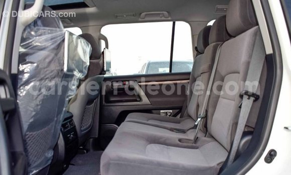 Buy Import Toyota Land Cruiser White Car in Import - Dubai in Kailahun Buy Import Toyota Land Cruiser White Car in Import - Dubai in Kailahun
