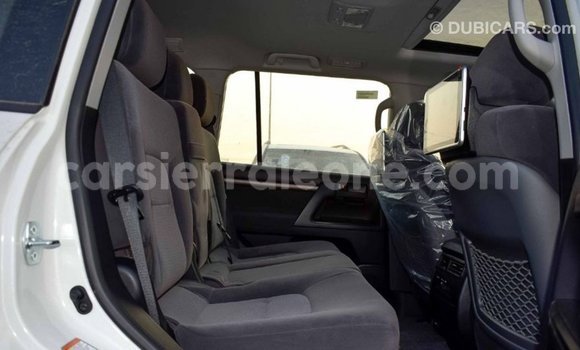 Buy Import Toyota Land Cruiser White Car in Import - Dubai in Kailahun Buy Import Toyota Land Cruiser White Car in Import - Dubai in Kailahun