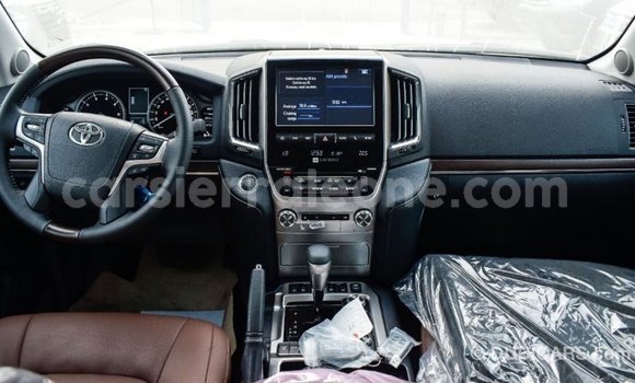 Buy Import Toyota Land Cruiser White Car in Import - Dubai in Kailahun Buy Import Toyota Land Cruiser White Car in Import - Dubai in Kailahun