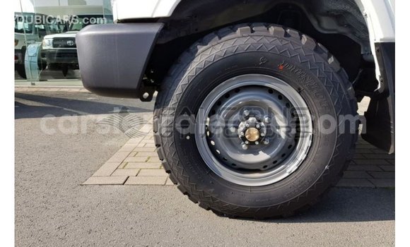 Buy Import Toyota Land Cruiser White Car in Import - Dubai in Kailahun Buy Import Toyota Land Cruiser White Car in Import - Dubai in Kailahun