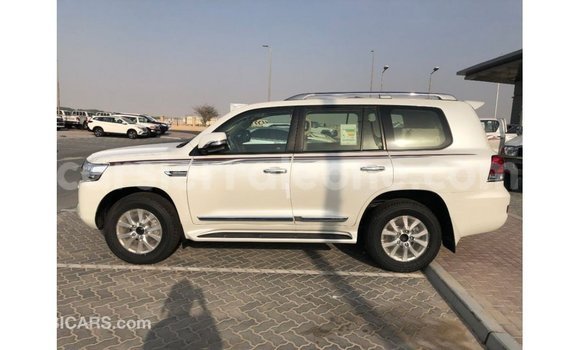 Buy Import Toyota Land Cruiser White Car in Import - Dubai in Kailahun Buy Import Toyota Land Cruiser White Car in Import - Dubai in Kailahun