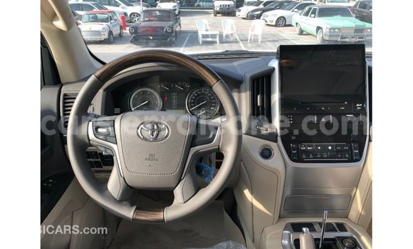 Buy Import Toyota Land Cruiser White Car in Import - Dubai in Kailahun Buy Import Toyota Land Cruiser White Car in Import - Dubai in Kailahun