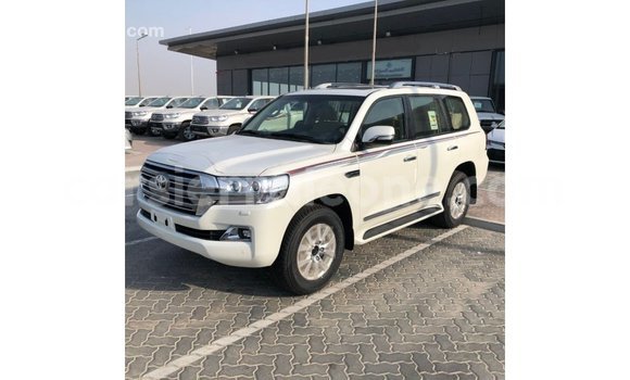 Buy Import Toyota Land Cruiser White Car in Import - Dubai in Kailahun Buy Import Toyota Land Cruiser White Car in Import - Dubai in Kailahun