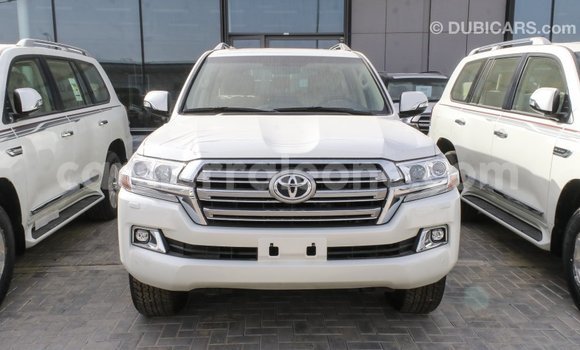 Buy Import Toyota Land Cruiser White Car in Import - Dubai in Kailahun Buy Import Toyota Land Cruiser White Car in Import - Dubai in Kailahun