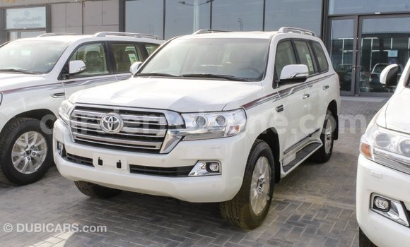 Buy Import Toyota Land Cruiser White Car in Import - Dubai in Kailahun Buy Import Toyota Land Cruiser White Car in Import - Dubai in Kailahun