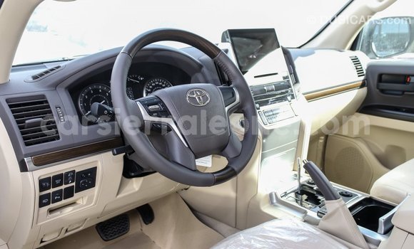 Buy Import Toyota Land Cruiser White Car in Import - Dubai in Kailahun Buy Import Toyota Land Cruiser White Car in Import - Dubai in Kailahun
