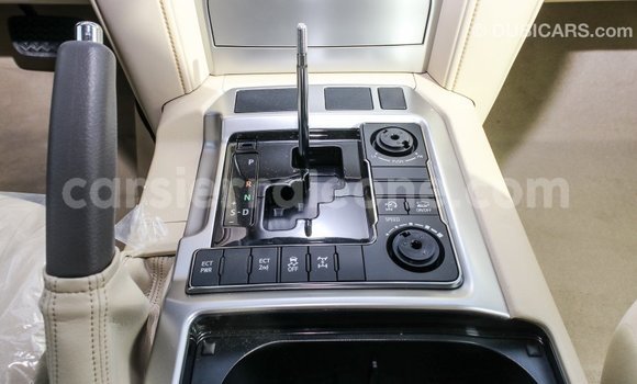 Buy Import Toyota Land Cruiser White Car in Import - Dubai in Kailahun Buy Import Toyota Land Cruiser White Car in Import - Dubai in Kailahun