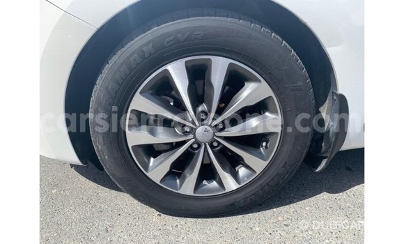 Acheter Import Voiture Kia Carnival Blanc à Import - Dubai, Kailahun Acheter Import Voiture Kia Carnival Blanc à Import - Dubai, Kailahun