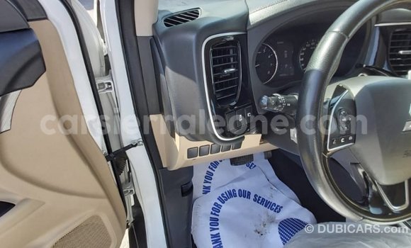 Buy Import Mitsubishi Outlander White Car in Import - Dubai in Kailahun Buy Import Mitsubishi Outlander White Car in Import - Dubai in Kailahun