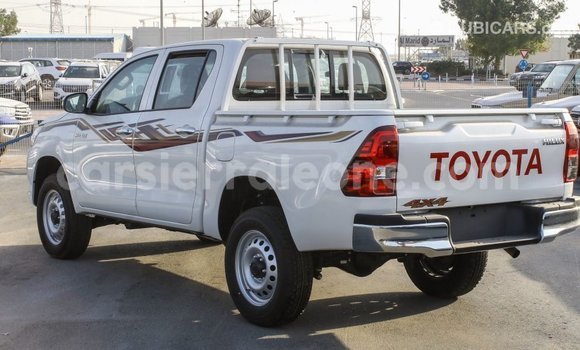 Buy Import Toyota Hilux White Car in Import - Dubai in Kailahun Buy Import Toyota Hilux White Car in Import - Dubai in Kailahun