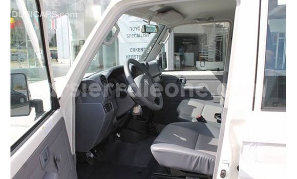Buy Import Toyota Land Cruiser White Car in Import - Dubai in Kailahun Buy Import Toyota Land Cruiser White Car in Import - Dubai in Kailahun