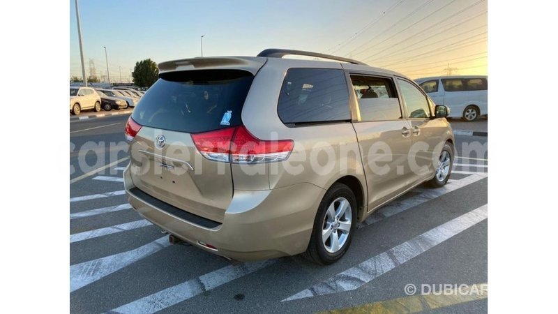 Big with watermark toyota sienna kailahun import dubai 6184