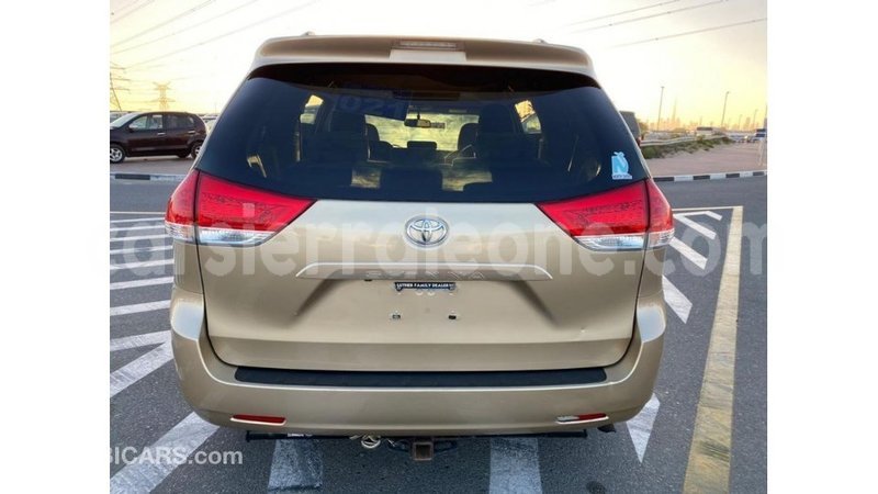 Big with watermark toyota sienna kailahun import dubai 6184