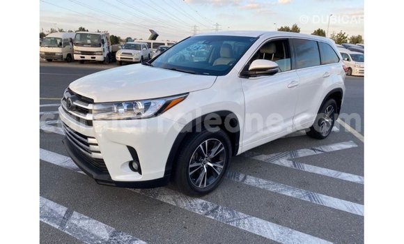 Buy Import Toyota Highlander White Car in Import - Dubai in Kailahun Buy Import Toyota Highlander White Car in Import - Dubai in Kailahun