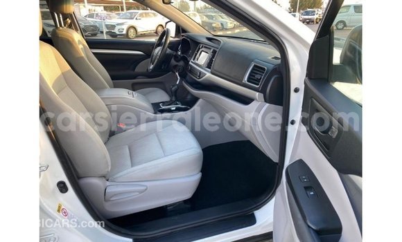 Buy Import Toyota Highlander White Car in Import - Dubai in Kailahun Buy Import Toyota Highlander White Car in Import - Dubai in Kailahun