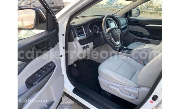 Buy Import Toyota Highlander White Car in Import - Dubai in Kailahun Buy Import Toyota Highlander White Car in Import - Dubai in Kailahun