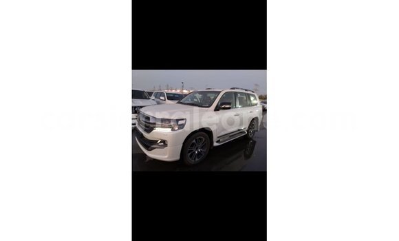 Acheter Import Voiture Toyota Land Cruiser Blanc à Import - Dubai, Kailahun Acheter Import Voiture Toyota Land Cruiser Blanc à Import - Dubai, Kailahun