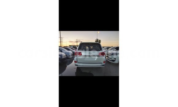 Acheter Import Voiture Toyota Land Cruiser Blanc à Import - Dubai, Kailahun Acheter Import Voiture Toyota Land Cruiser Blanc à Import - Dubai, Kailahun