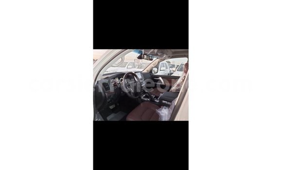 Acheter Import Voiture Toyota Land Cruiser Blanc à Import - Dubai, Kailahun Acheter Import Voiture Toyota Land Cruiser Blanc à Import - Dubai, Kailahun