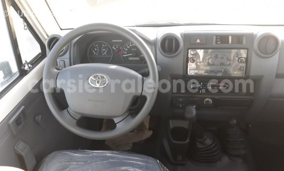 Buy Import Toyota Land Cruiser White Car in Import - Dubai in Kailahun Buy Import Toyota Land Cruiser White Car in Import - Dubai in Kailahun