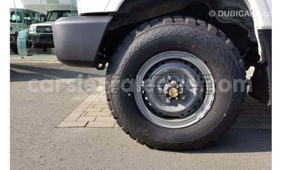 Buy Import Toyota Land Cruiser White Car in Import - Dubai in Kailahun Buy Import Toyota Land Cruiser White Car in Import - Dubai in Kailahun