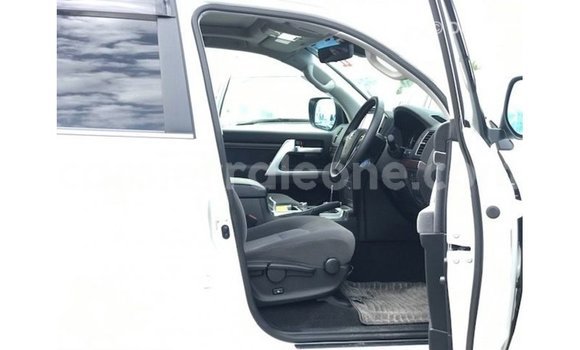 Buy Import Toyota Land Cruiser White Car in Import - Dubai in Kailahun Buy Import Toyota Land Cruiser White Car in Import - Dubai in Kailahun