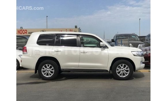 Buy Import Toyota Land Cruiser White Car in Import - Dubai in Kailahun Buy Import Toyota Land Cruiser White Car in Import - Dubai in Kailahun
