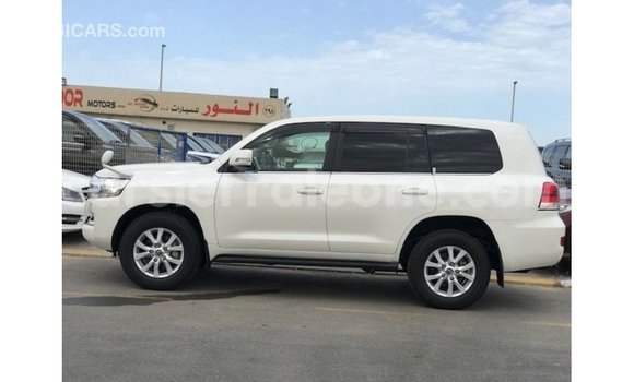 Buy Import Toyota Land Cruiser White Car in Import - Dubai in Kailahun Buy Import Toyota Land Cruiser White Car in Import - Dubai in Kailahun