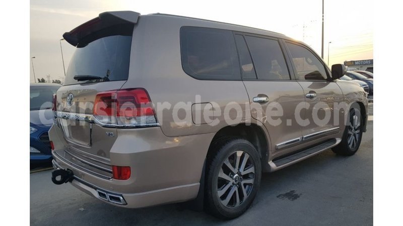 Big with watermark toyota land cruiser kailahun import dubai 6238