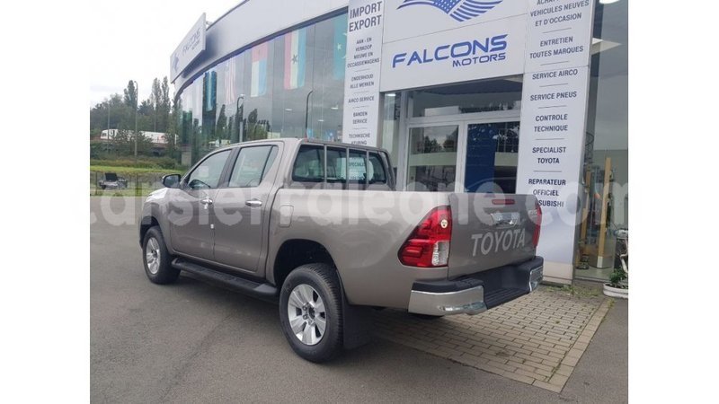 Big with watermark toyota hilux kailahun import dubai 6241