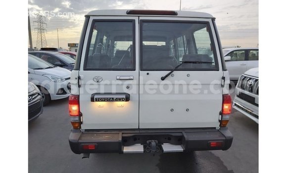 Buy Import Toyota Land Cruiser White Car in Import - Dubai in Kailahun Buy Import Toyota Land Cruiser White Car in Import - Dubai in Kailahun