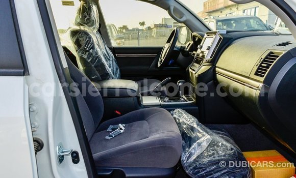 Buy Import Toyota Land Cruiser White Car in Import - Dubai in Kailahun Buy Import Toyota Land Cruiser White Car in Import - Dubai in Kailahun