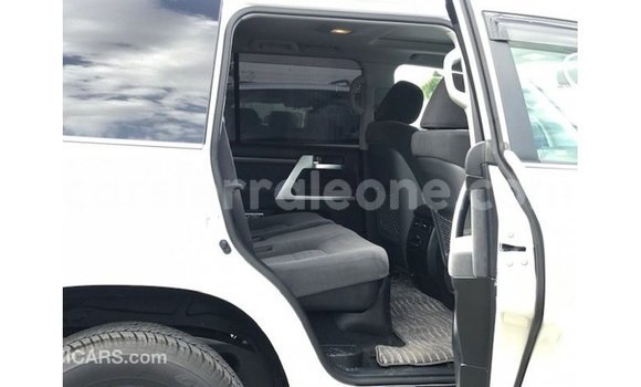 Buy Import Toyota Land Cruiser White Car in Import - Dubai in Kailahun Buy Import Toyota Land Cruiser White Car in Import - Dubai in Kailahun