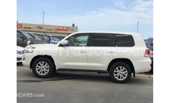 Buy Import Toyota Land Cruiser White Car in Import - Dubai in Kailahun Buy Import Toyota Land Cruiser White Car in Import - Dubai in Kailahun