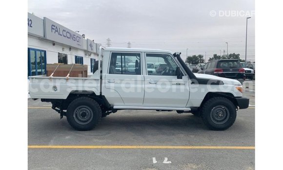 Buy Import Toyota Land Cruiser White Car in Import - Dubai in Kailahun Buy Import Toyota Land Cruiser White Car in Import - Dubai in Kailahun