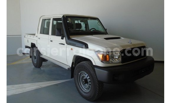 Acheter Import Voiture Toyota Land Cruiser Blanc à Import - Dubai, Kailahun Acheter Import Voiture Toyota Land Cruiser Blanc à Import - Dubai, Kailahun