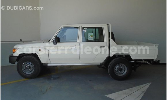 Acheter Import Voiture Toyota Land Cruiser Blanc à Import - Dubai, Kailahun Acheter Import Voiture Toyota Land Cruiser Blanc à Import - Dubai, Kailahun