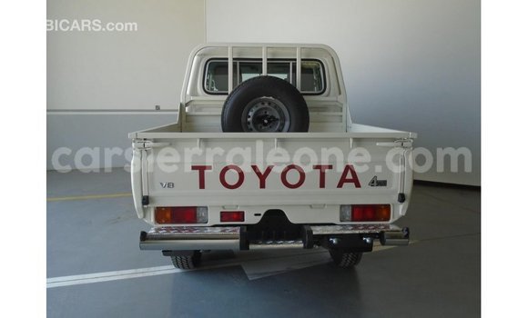 Acheter Import Voiture Toyota Land Cruiser Blanc à Import - Dubai, Kailahun Acheter Import Voiture Toyota Land Cruiser Blanc à Import - Dubai, Kailahun