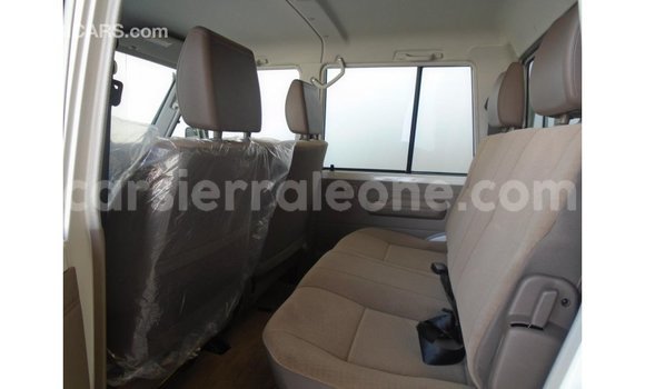 Acheter Import Voiture Toyota Land Cruiser Blanc à Import - Dubai, Kailahun Acheter Import Voiture Toyota Land Cruiser Blanc à Import - Dubai, Kailahun