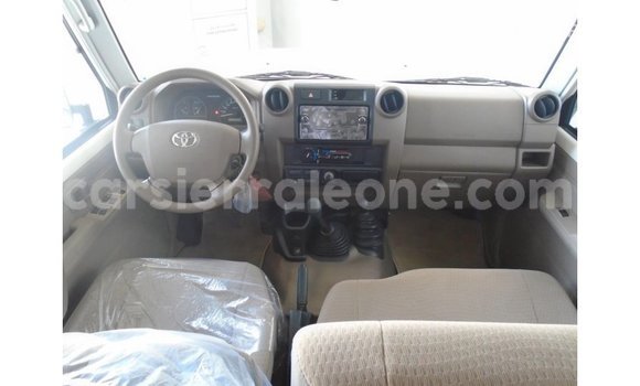 Acheter Import Voiture Toyota Land Cruiser Blanc à Import - Dubai, Kailahun Acheter Import Voiture Toyota Land Cruiser Blanc à Import - Dubai, Kailahun